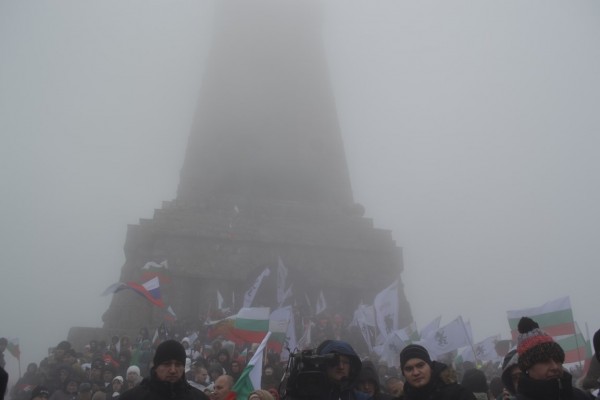 Казанлък се поклони на героите на Шипка