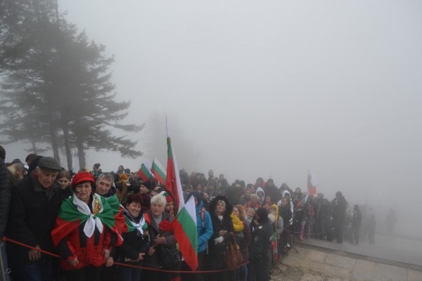 Казанлък се поклони на героите на Шипка