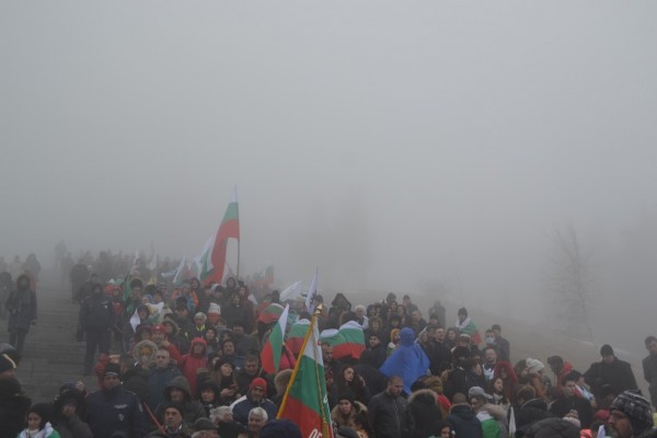 Казанлък се поклони на героите на Шипка