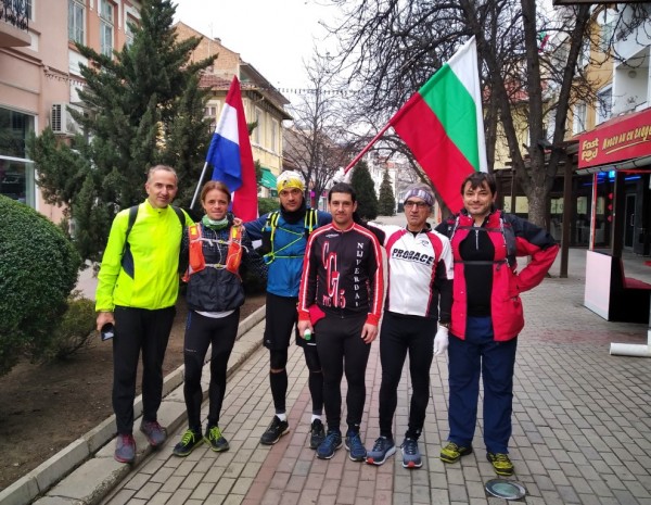 11 казанлъчани, начело с Ради Милев, превзеха Шипка с бягане