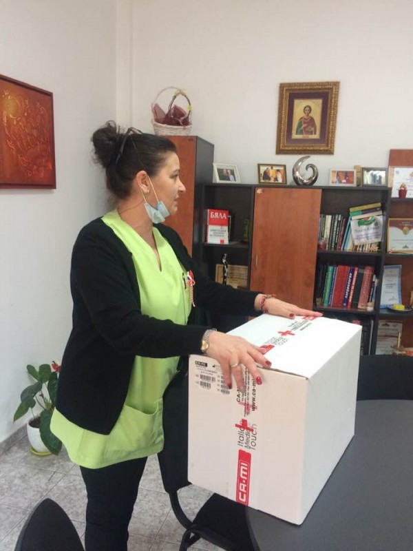 Ротарианци дариха детски инхалатори на болницата в Казанлък