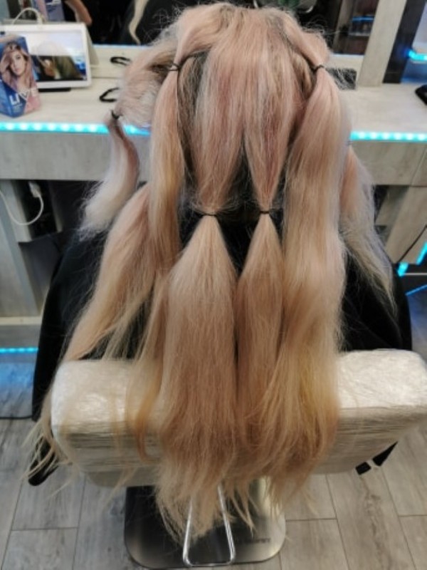 Първата дарителка за „Надеждата е красива“ отново е на фризьорския стол