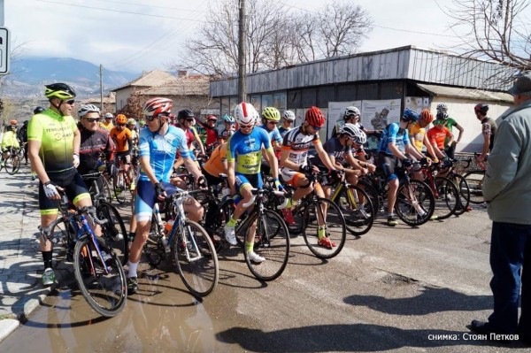 Колоездачите на “Розова долина“ с първи медали за 2020 г.