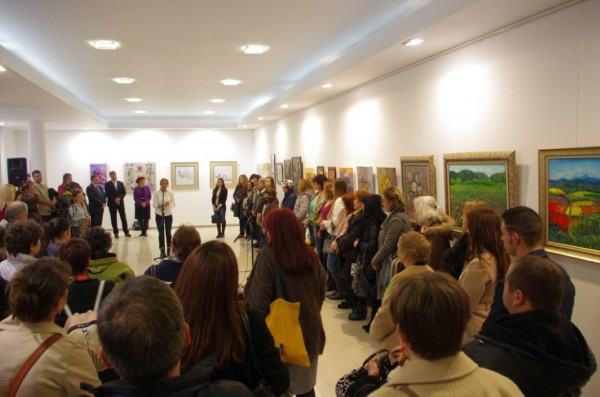 Жените творци в Казанлък отново изпълниха залата на “Искра“ 4