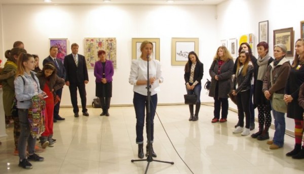 Жените творци в Казанлък отново изпълниха залата на “Искра“ 4