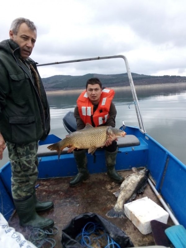 Спасиха огромно количество трофейни риби от бракониери, сред които и 50 кг. сом 
