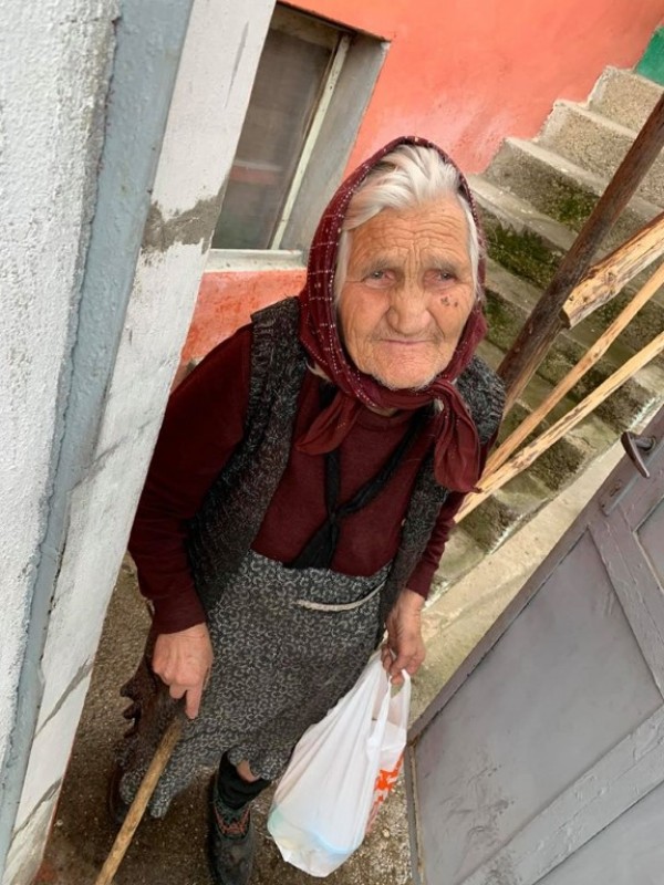 “С любов“ помага да нуждаещи се