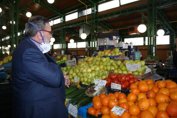 Държавният здравен инспектор посети старозагоркската лаборатория и пазара