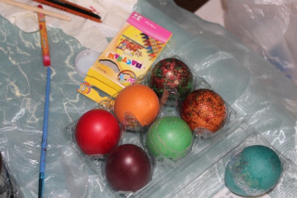 Шарени яйца за весел празник. Взаимопомощ и Юнайтед Авангард Артист със свежи идеи за украса