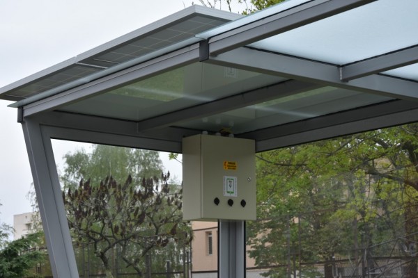 Казанлъчани ще могат да зареждат мобилните си телефони докато чакат рейса