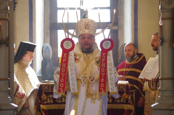На Томина Неделя митрополит Киприан отслужи Златоустова литургия в Казанлък