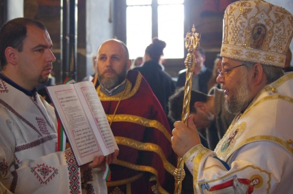 На Томина Неделя митрополит Киприан отслужи Златоустова литургия в Казанлък