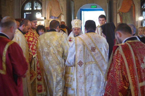 На Томина Неделя митрополит Киприан отслужи Златоустова литургия в Казанлък