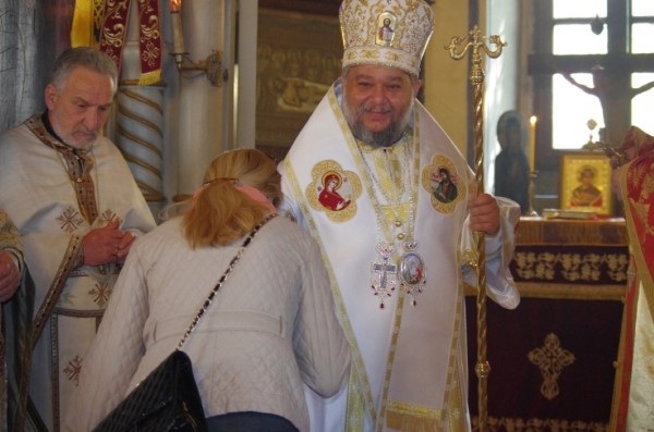 На Томина Неделя митрополит Киприан отслужи Златоустова литургия в Казанлък