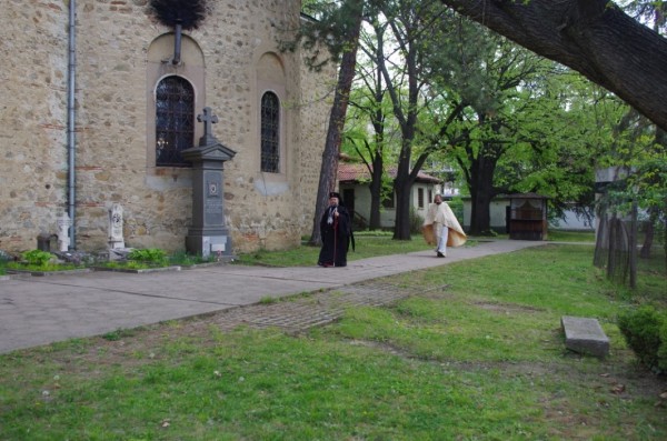 На Томина Неделя митрополит Киприан отслужи Златоустова литургия в Казанлък