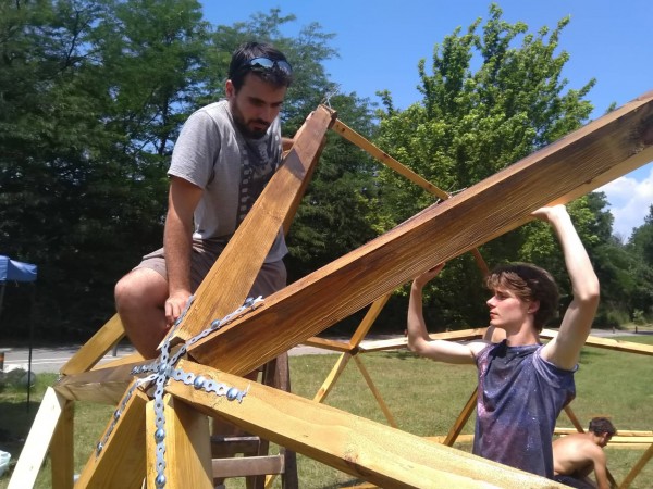 “Взаимопомощ“ споделя виртуални спомени от последната година