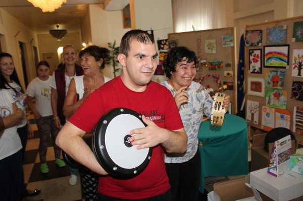 “Взаимопомощ“ споделя виртуални спомени от последната година