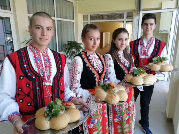 Вижте четвъртата специалност в Механото, част от дуалното обучение в гимназията
