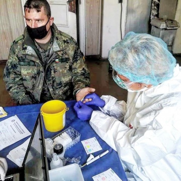 Десетки военнослужещи от Казанлък дариха кръв