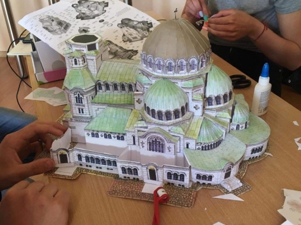 Вижте четвъртата специалност в Механото, част от дуалното обучение в гимназията