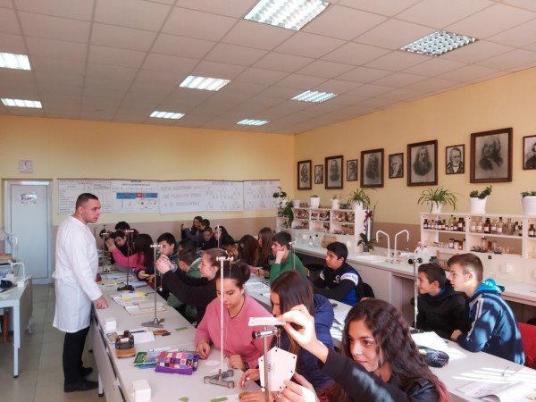 Вижте четвъртата специалност в Механото, част от дуалното обучение в гимназията