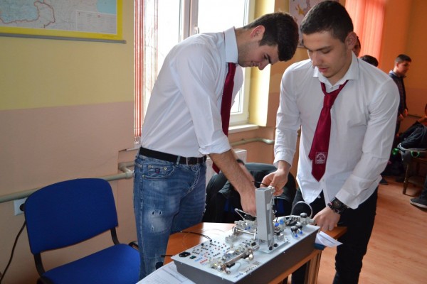 Вижте четвъртата специалност в Механото, част от дуалното обучение в гимназията