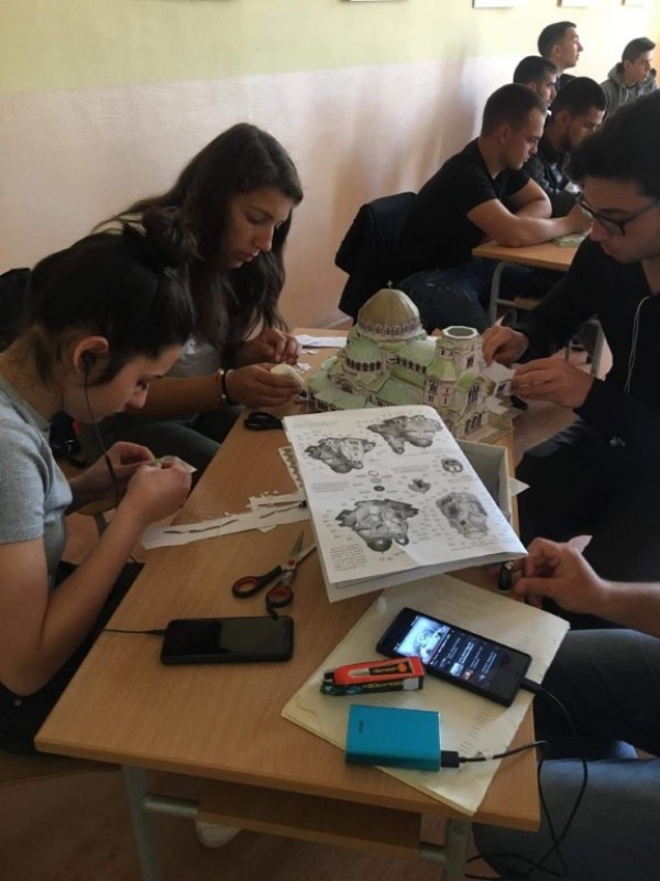 Вижте четвъртата специалност в Механото, част от дуалното обучение в гимназията