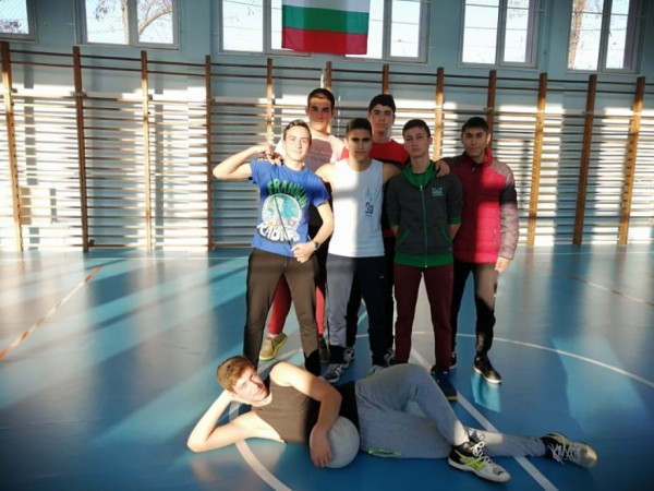 Вижте четвъртата специалност в Механото, част от дуалното обучение в гимназията