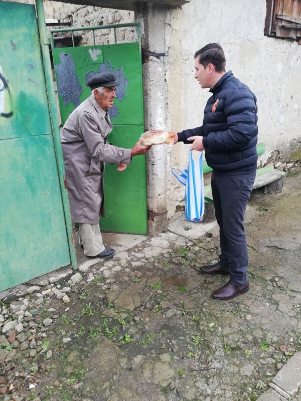 Футболистът Галин Иванов с благороден жест към нуждаещи се в гр. Крън