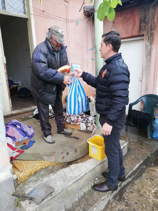 Футболистът Галин Иванов с благороден жест към нуждаещи се в гр. Крън