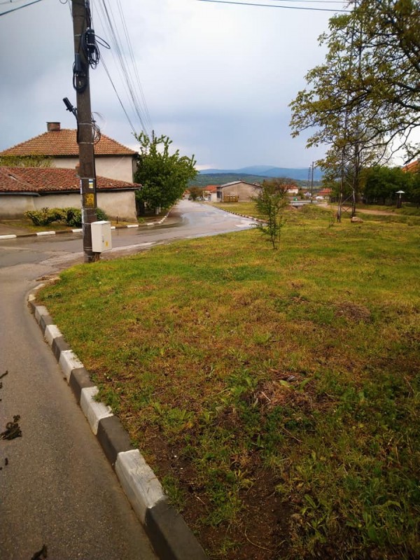 Кметството и жители се грижат за чистотата в с. Енина