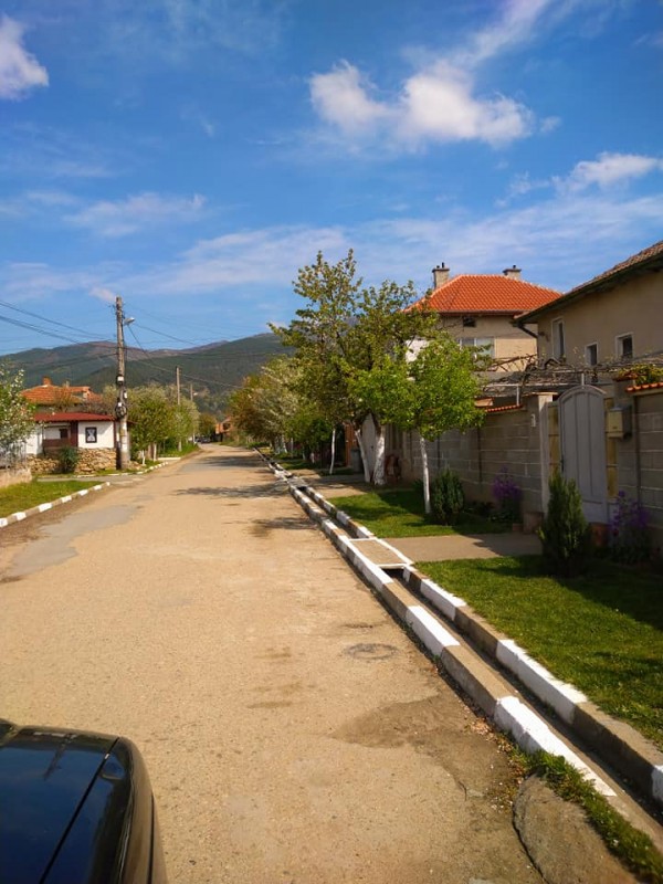 Кметството и жители се грижат за чистотата в с. Енина