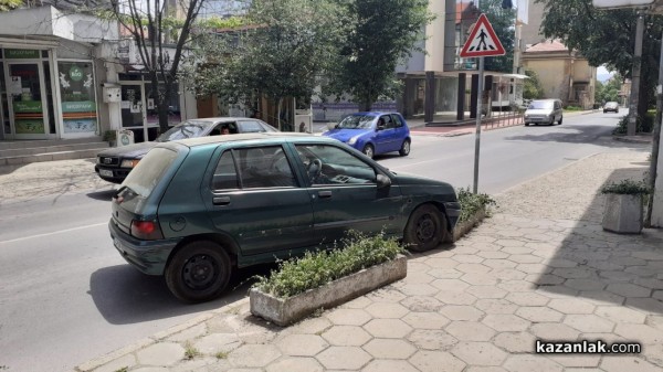 Жена с положителна проба за алкохол самокатастрофира на ул.“Хр.Ботев“