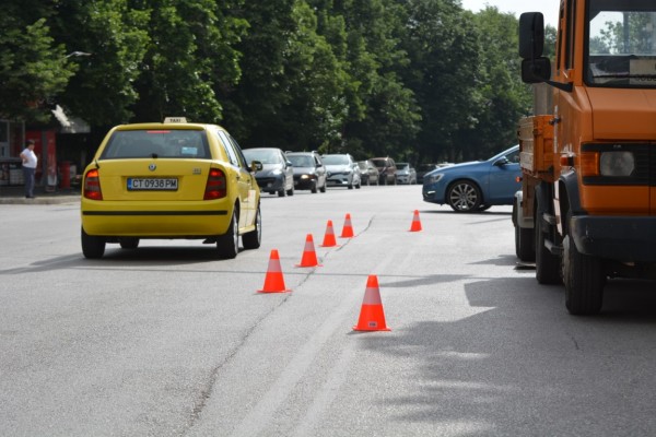Започва освежаване на пътната маркировка