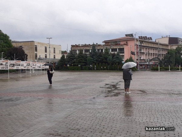 Сирени прозвучаха в памет на Христо Ботев и загиналите за свободата на България