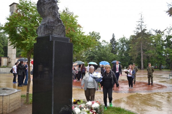 Казанлък почете паметта на Ботев и загиналите за свободата на България