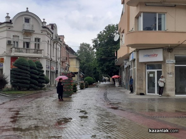 Сирени прозвучаха в памет на Христо Ботев и загиналите за свободата на България