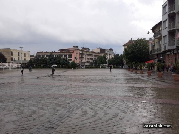 Сирени прозвучаха в памет на Христо Ботев и загиналите за свободата на България