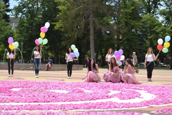 72 000 рози - в една за Празника на Казанлък