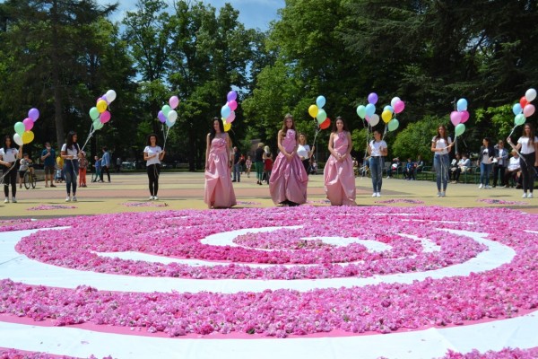 72 000 рози - в една за Празника на Казанлък