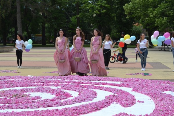 72 000 рози - в една за Празника на Казанлък