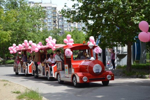 Празникът на розата усмихна казанлъчани