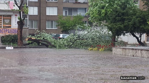 Над 28,6 л/кв.м. дъжд се изля над Казанлък, изстреляни са над 60 противоградни ракети днес