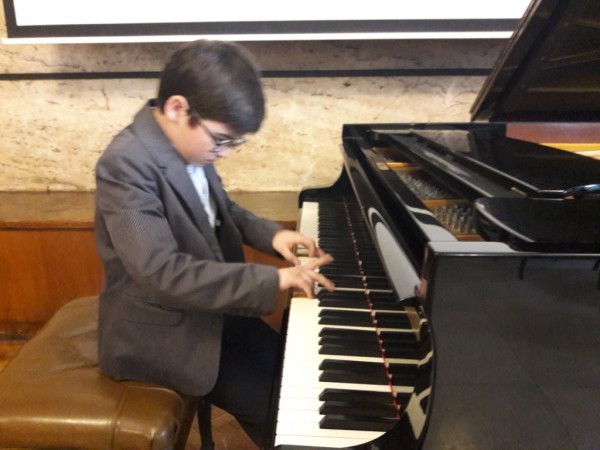 Дори и в онлайн конкурси, казанлъшките пианисти пак са на челните места