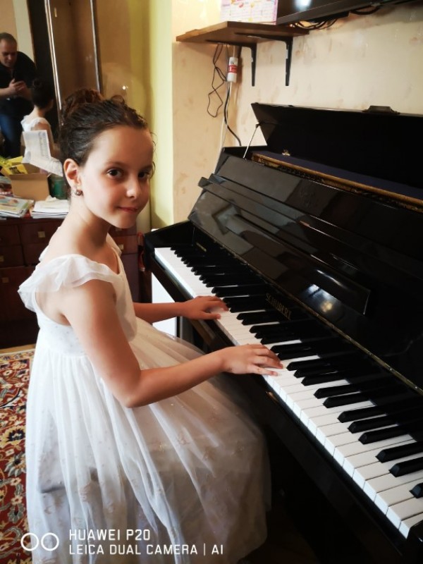 Дори и в онлайн конкурси, казанлъшките пианисти пак са на челните места