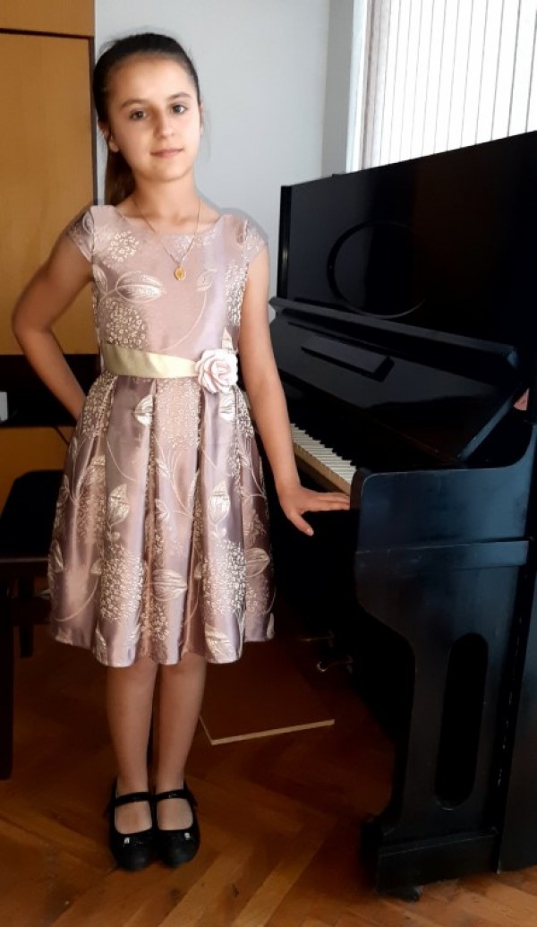 Дори и в онлайн конкурси, казанлъшките пианисти пак са на челните места