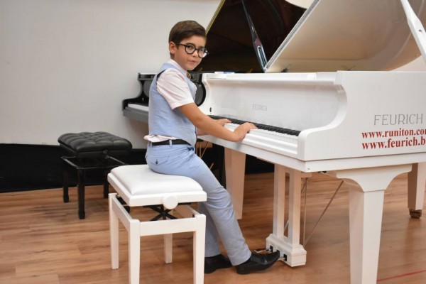 Дори и в онлайн конкурси, казанлъшките пианисти пак са на челните места