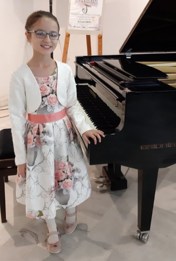 Дори и в онлайн конкурси, казанлъшките пианисти пак са на челните места