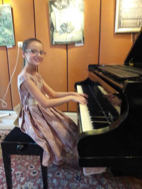 Дори и в онлайн конкурси, казанлъшките пианисти пак са на челните места