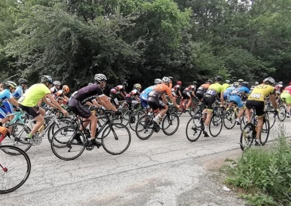 С челни места започнаха сезона казанлъшките колоездачи